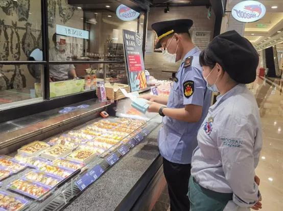 舌尖上的守護(hù)者 上海跑遍全市1.2萬(wàn)余家單位，筑牢食品安全防線